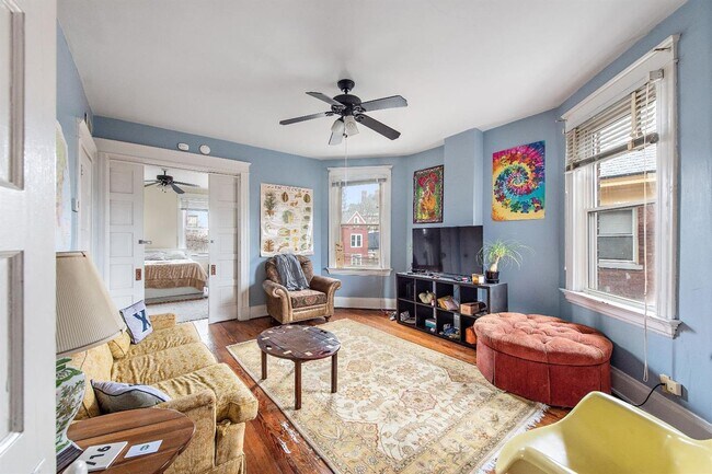 Building Photo - 2317 Victor St