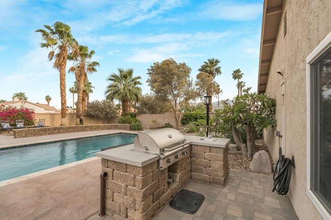 Building Photo - 43260 Silk Tree Ln