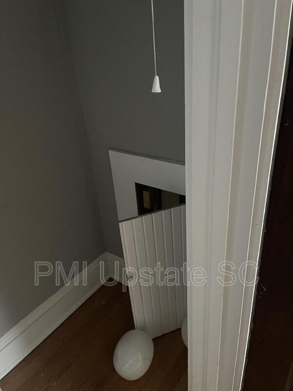 Building Photo - 181 N Fairview Ave