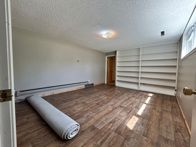 Building Photo - Large home in beautiful Stevensville setting
