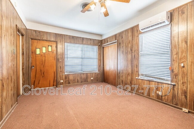 Building Photo - 3402 W Travis St