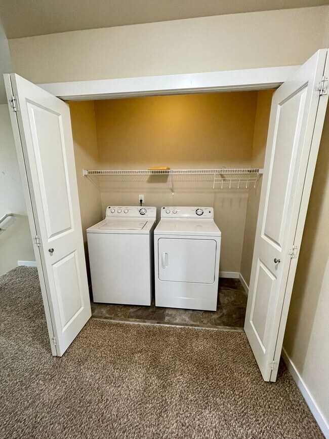 Building Photo - 3 Bedroom 2.5 Bathroom Townhome in Cordata...