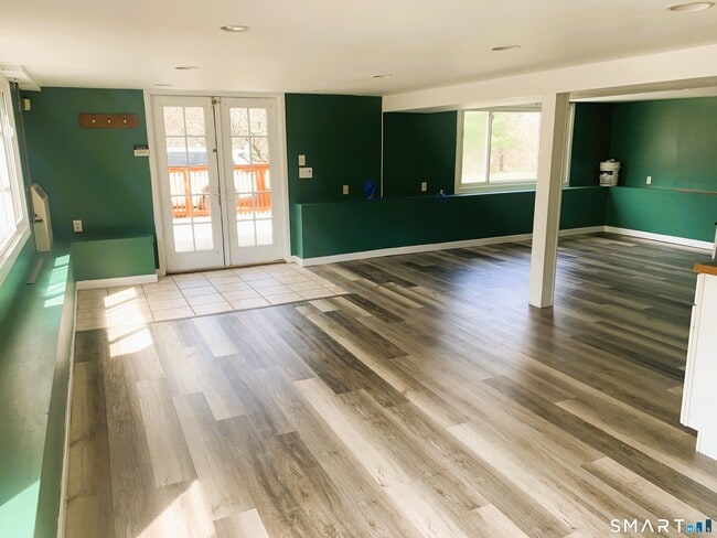 Building Photo - 15 Coral Dr