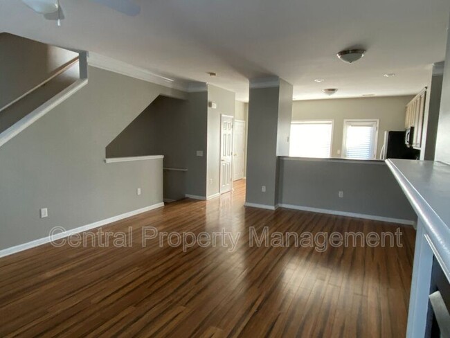 Building Photo - 17 Annacey Pl