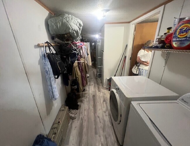 Building Photo - 216 Aztec Way