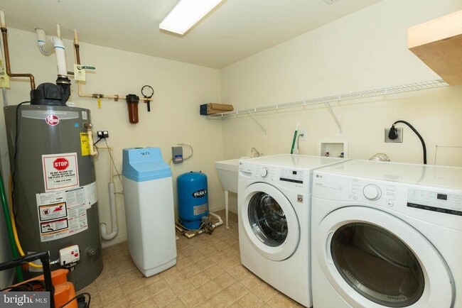 Building Photo - 3311 Mission Rd