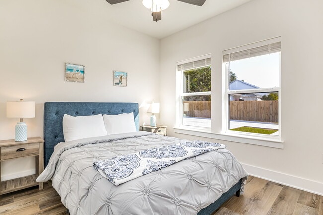 Building Photo - 520 N De Villiers St