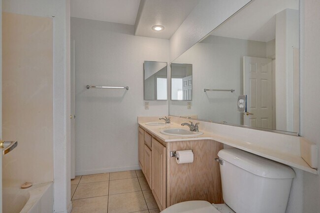 Building Photo - 121 Chatara Way