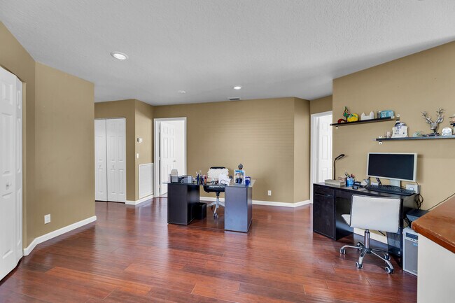 Building Photo - 6362 Brava Way