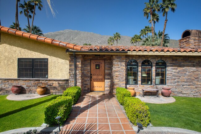 Primary Photo - 387 S Cahuilla Rd