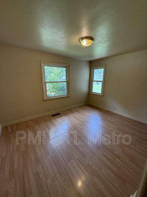 Building Photo - 1246 Darr Dr