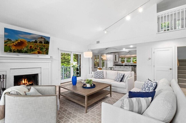 Building Photo - 114 Narod Blvd