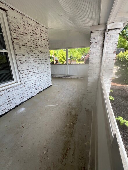Building Photo - 214 W Buena Vista Ave