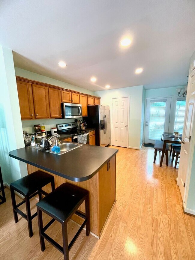 Building Photo - Clifton Heights Townhome!