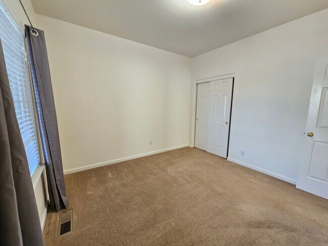 Building Photo - Cold Springs Beauty - Immaculate Newer Hom...