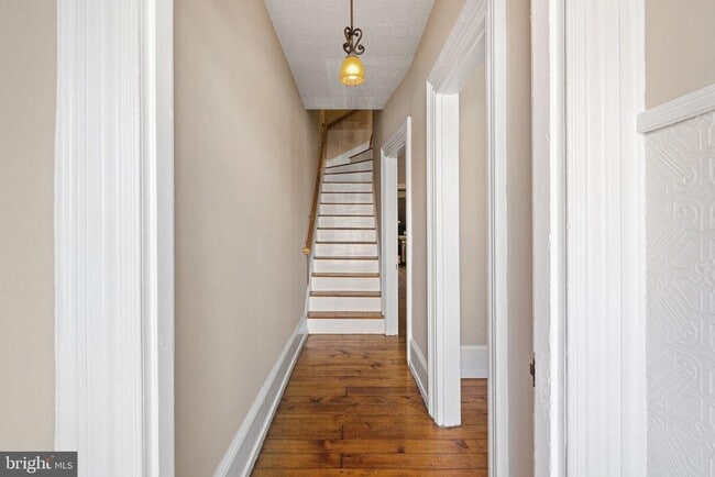 Building Photo - 161 Hermitage St