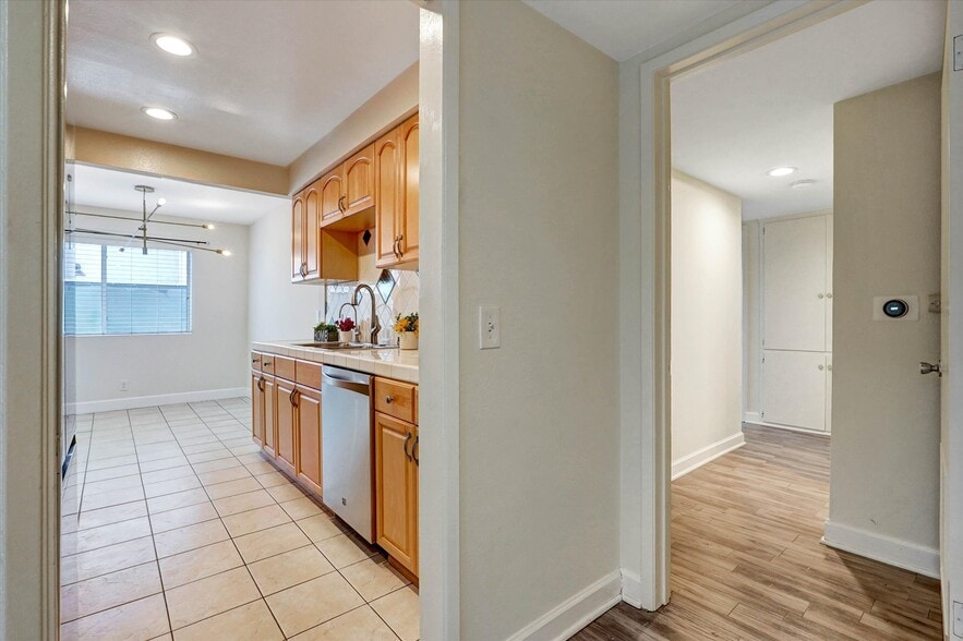 Kitchen - 4637 Willis Ave