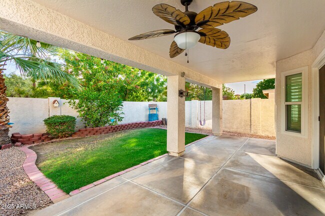 Building Photo - 1825 E Arabian Dr