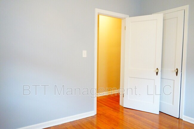 Building Photo - 8007 Garland Ave