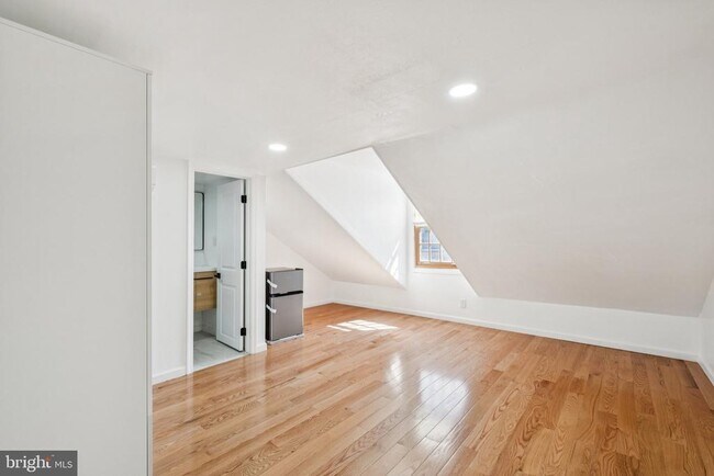 Building Photo - 1223 Spruce St