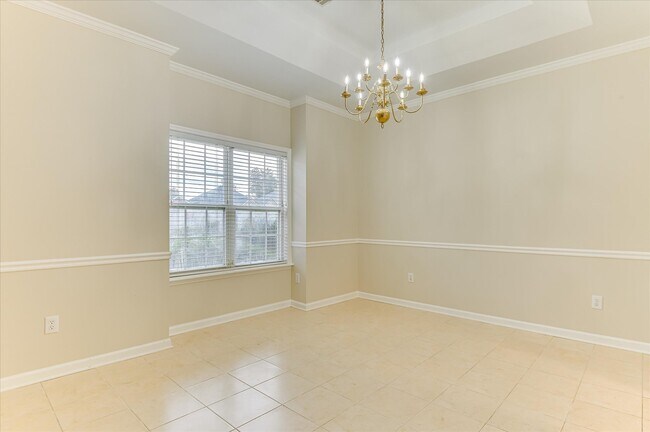 Building Photo - 2937 Hillcreek Dr