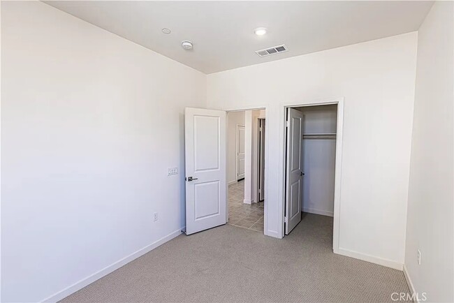 Building Photo - 3472 E Emerald Dr