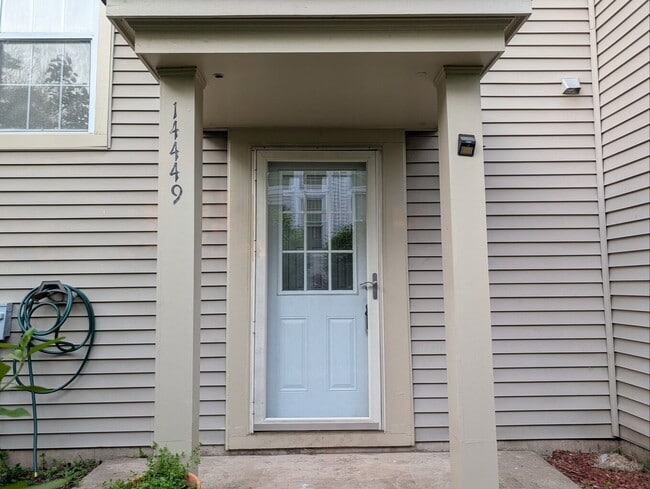 Building Photo - Cozy & Lifestyle-Oriented