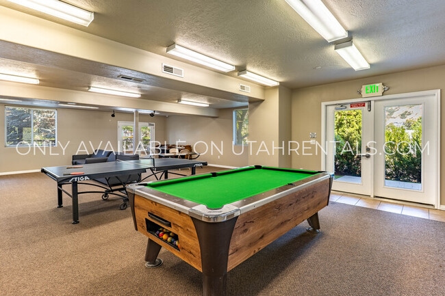 Building Photo - 892 E 700 N