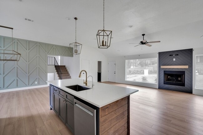 Building Photo - 3301 Yellowstone Dr