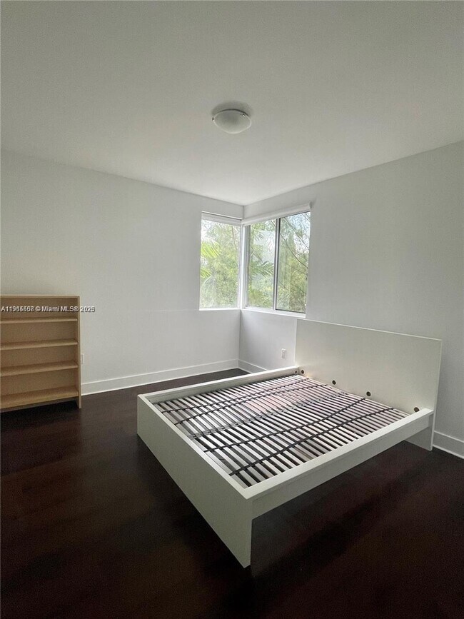 Building Photo - 6855 NW 103rd Ave