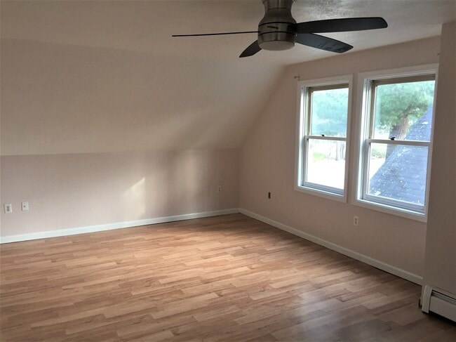 Building Photo - 15 Gallen Dr
