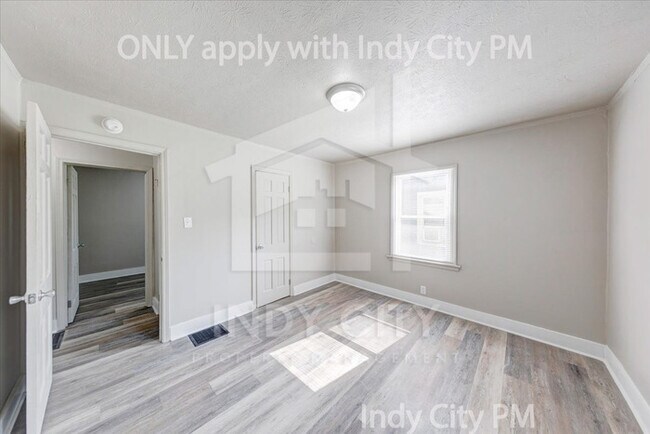 Building Photo - 3220 E 34th St