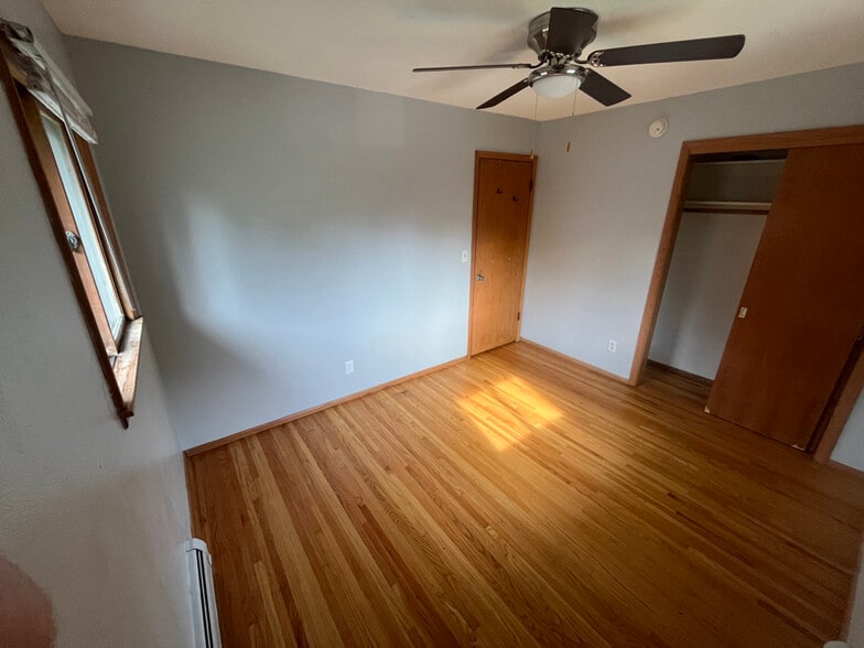 Building Photo - 604 9th St S