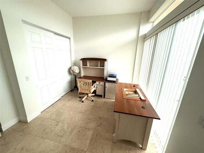 Building Photo - 3210 NE 5th St