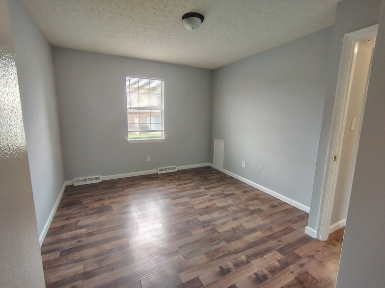 Building Photo - 16 Duiguid Dr