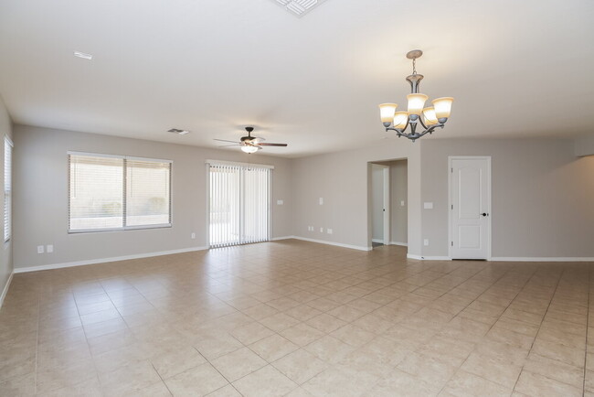 Building Photo - 1097 W Desert Hills Dr