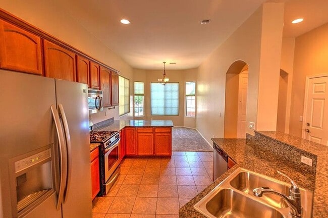 Building Photo - House For Rent