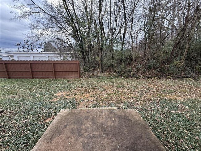 Building Photo - 1404 Bloomingdale Rd