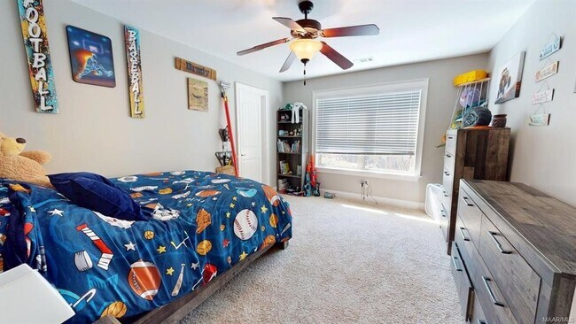 Building Photo - 440 Sydney Dr N