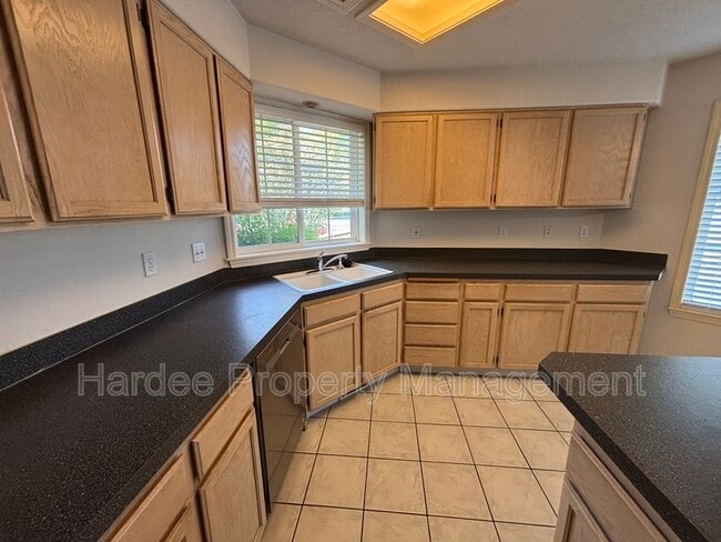 Building Photo - 688 S Gamay Ln
