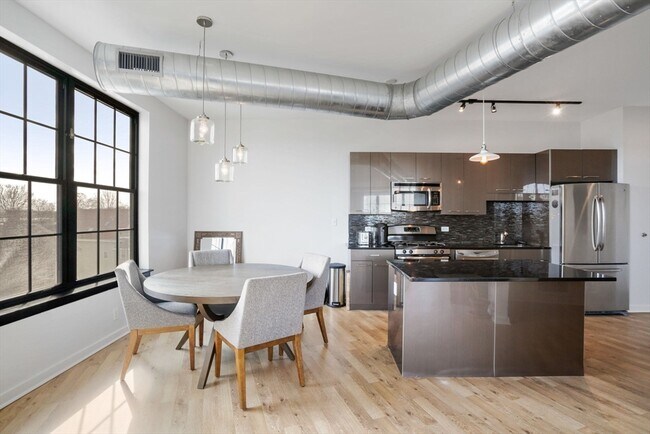 Building Photo - 944 Dorchester Ave