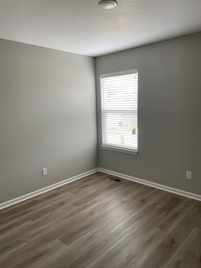 Building Photo - 811 Pampas St