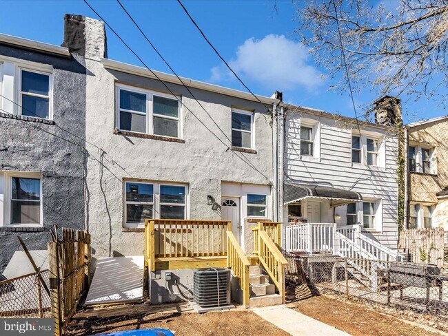 Building Photo - 5443 Jonquil Ave
