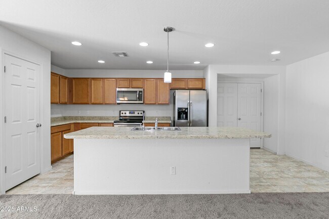 Building Photo - 40925 W Patricia Ln