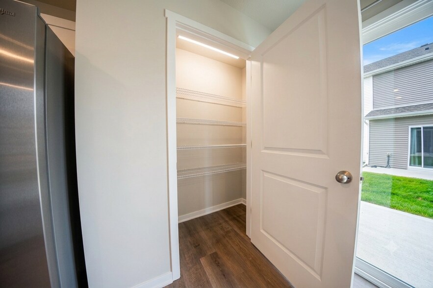Building Photo - 303 Ember Dr