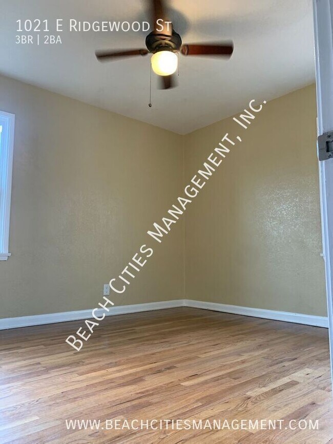 Building Photo - 1021 E Ridgewood St