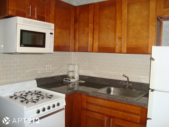 Building Photo - 351 E 60th St