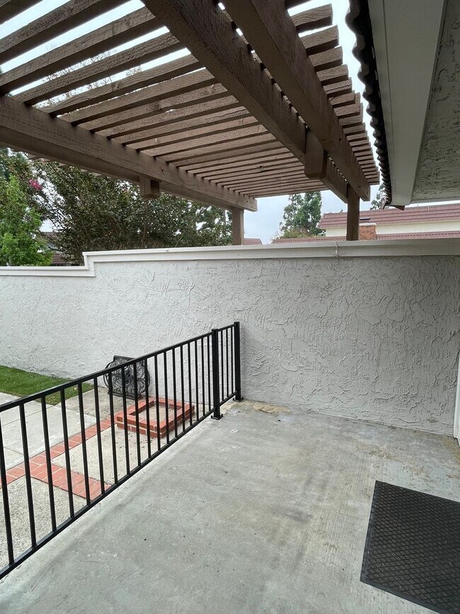 Building Photo - Beautiful Condo in Private Community