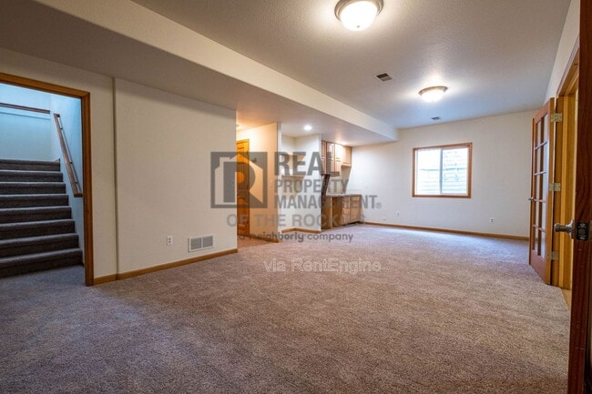 Building Photo - 5436 Hunter Dr