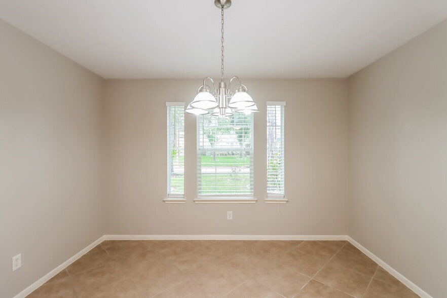 Building Photo - 2427 Ranch Hollow Ct